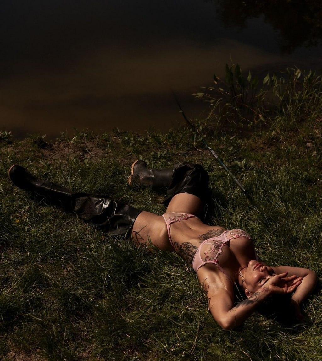 Юля привлекальеная девушка из Нефтеюганска цена от 8000 руб