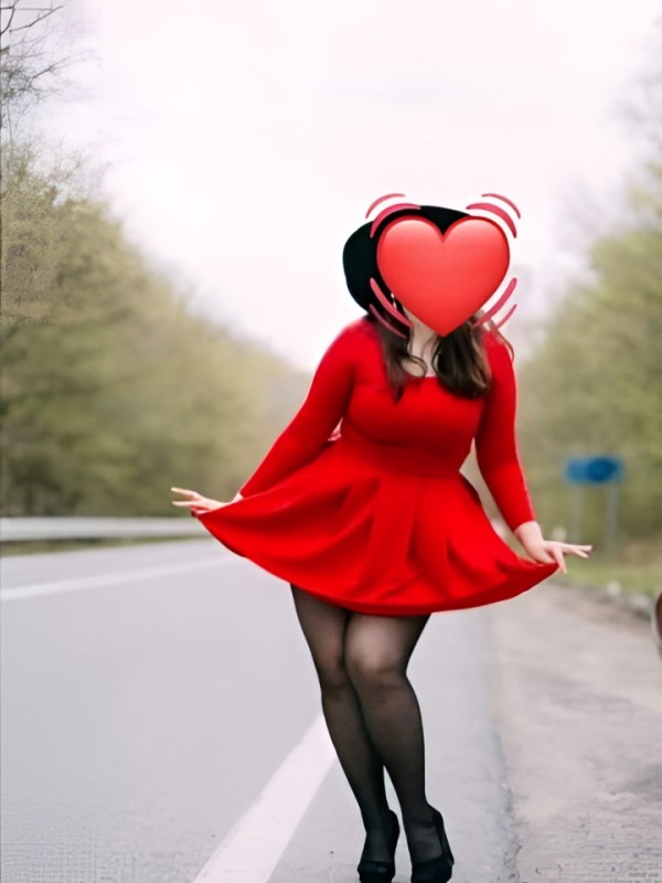 Софа привлекательная девушка из Нефтеюганска цена от 2500 руб