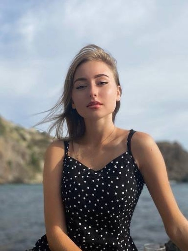 Людмила привлекательная девушка из Нефтеюганска цена от 3000 руб