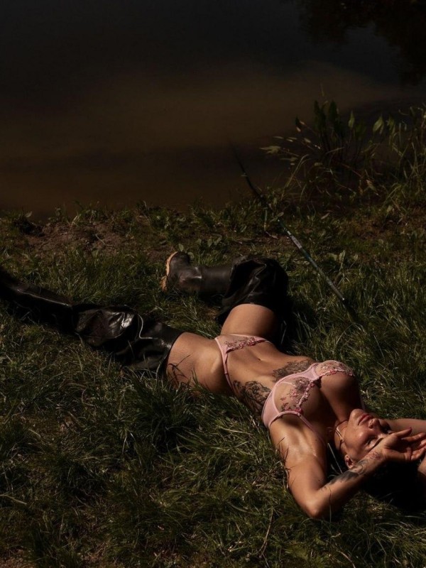 Юля привлекательная девушка из Нефтеюганска цена от 8000 руб